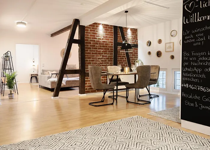 Jasta Homes Altstadt, Zentral, Ueberdachter Parkplatz, Netflix, Vollausstattung, Loft, Modern Und Komfort