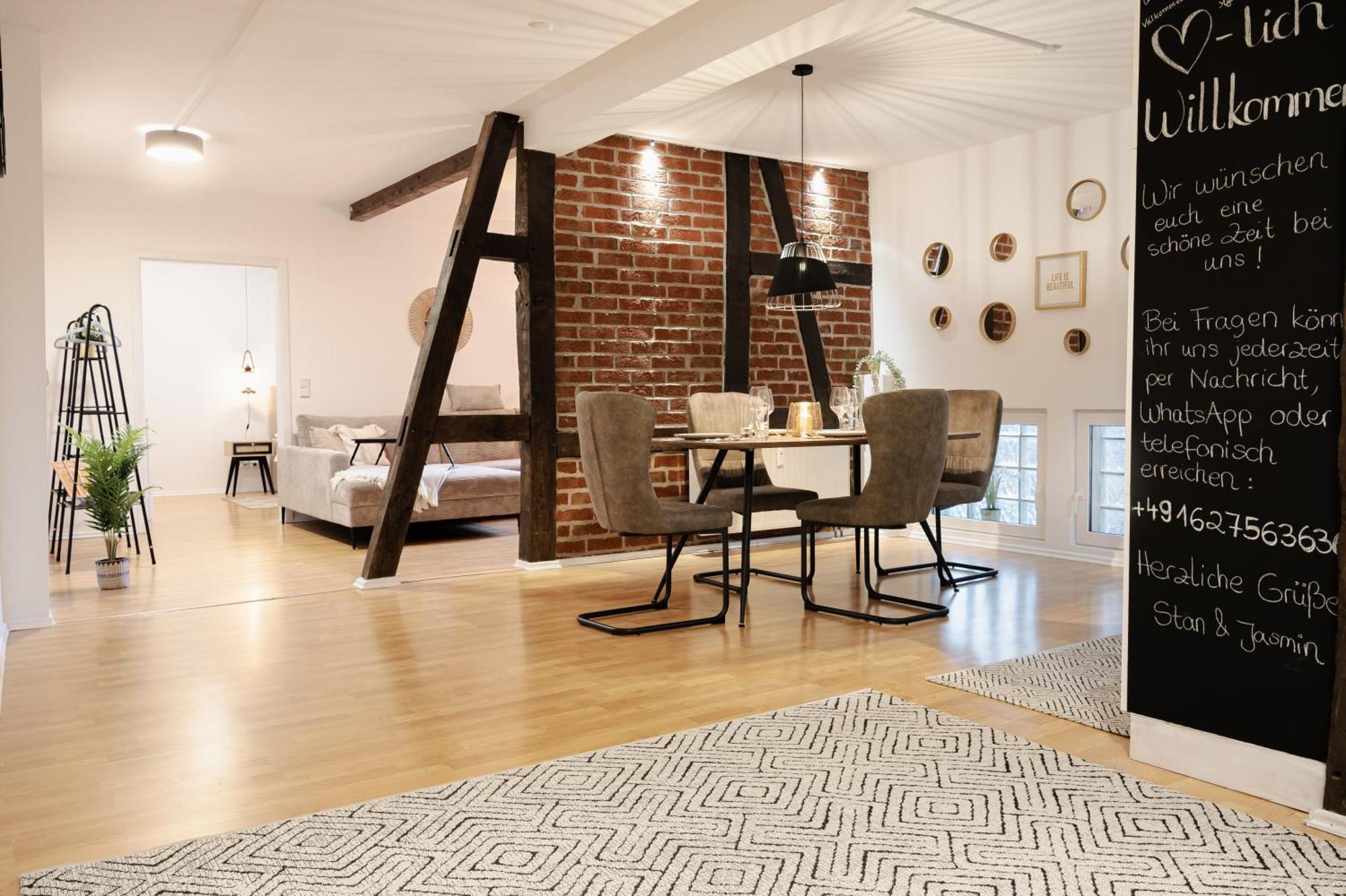 Jasta Homes Altstadt, Zentral, Ueberdachter Parkplatz, Netflix, Vollausstattung, Loft, Modern Und Komfort Apartment